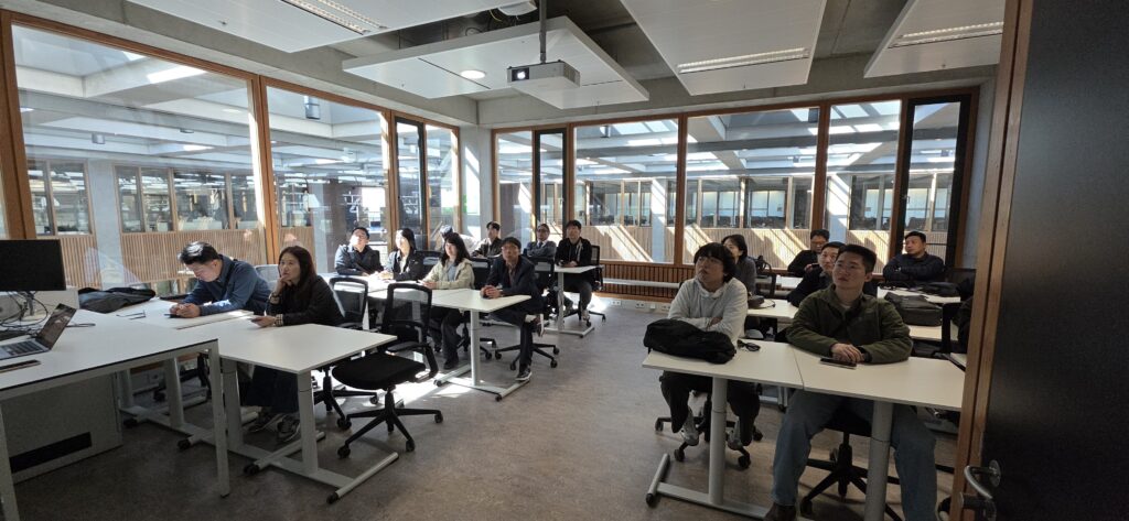 The Triple Helix in Practice: Our Custom Seminar on the Dutch Academia–Industry–Government Model talkmedia i 4764908834e6.jpg